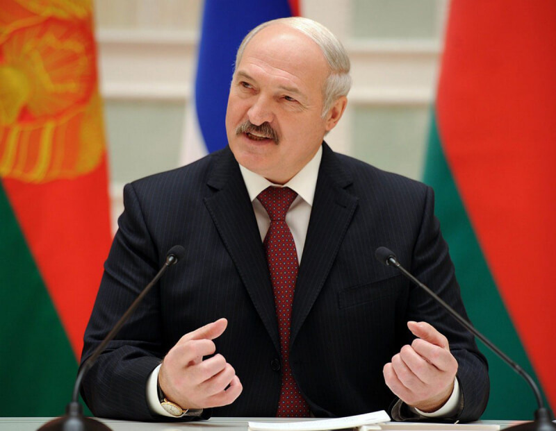 Президент Беларуси поздравил зарубежных лидеров с Днем Победы