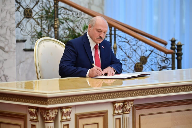 Президент Беларуси Александр Лукашенко подписал Закон об электросвязи