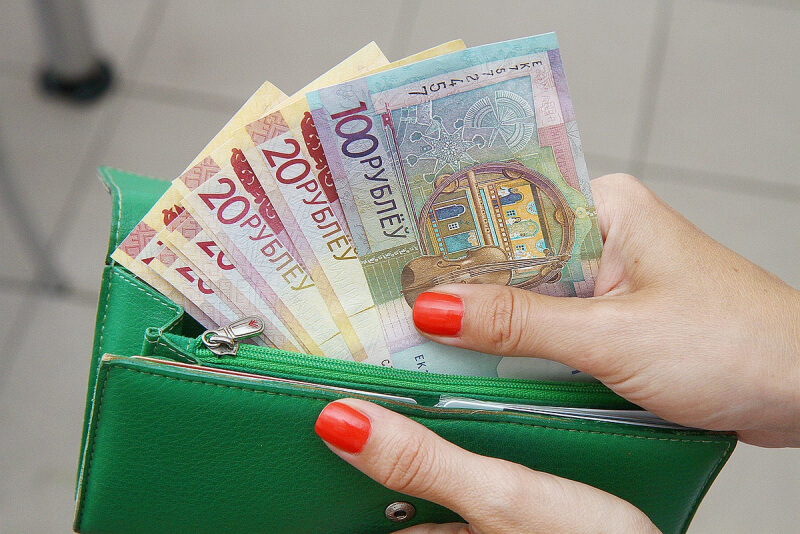 Власти опубликовали зарплатную статистику белорусов