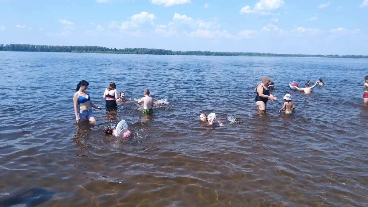 Казани можно купаться. Самара купаться в Волге. Озеро купалка Самара. Волга пляж. Водохранилище купаться.