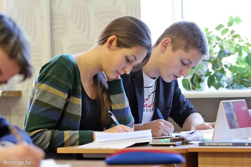 В школах Беларуси сегодня начинаются выпускные экзамены. Они пройдут до 9 июня
