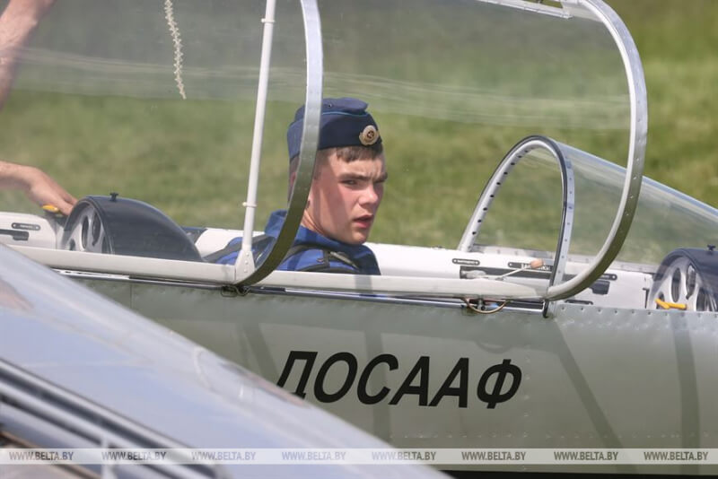 Курсанты авиационного факультета Военной академии проходят летную практику в Бобруйске (Фотофакт)