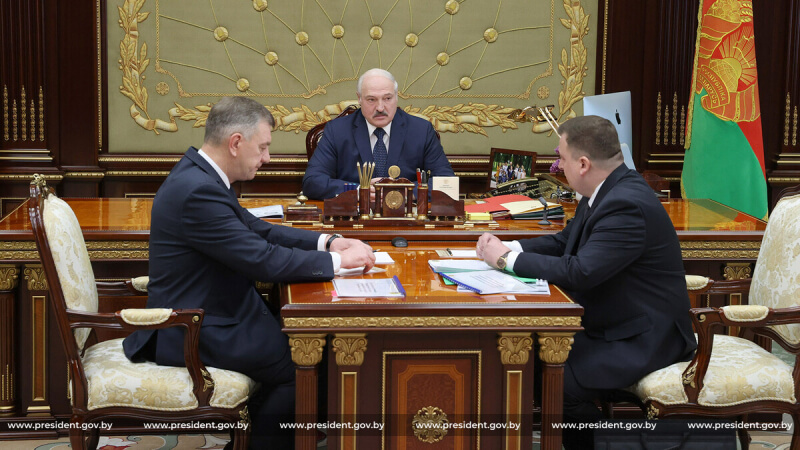 Лукашенко - Беларусь должна сама производить необходимый минимум оружия и прежде всего — стрелкового