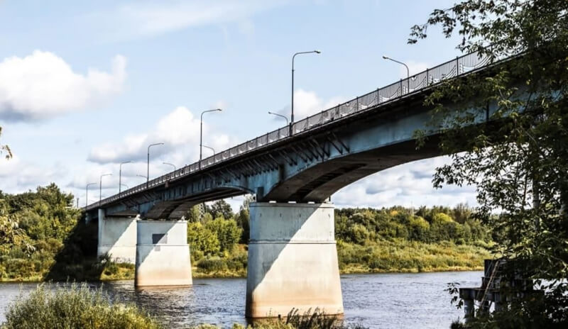 В Новополоцке закрывают мост через Двину. Есть угроза обрушения.