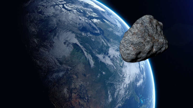 В сторону Земли летит астероид размером с два футбольных поля