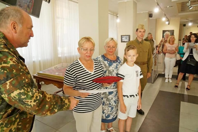 Боевая награда отца-фронтовика из Могилева возвратилась к дочерям