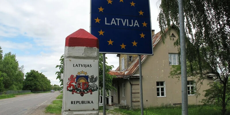 Латвия вводит тестирование на коронавирус на границе с Россией и Белоруссией