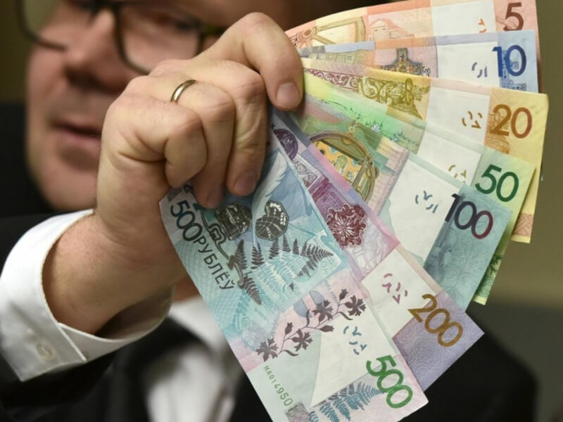 Сколько составила средняя зарплата в Беларуси в июне