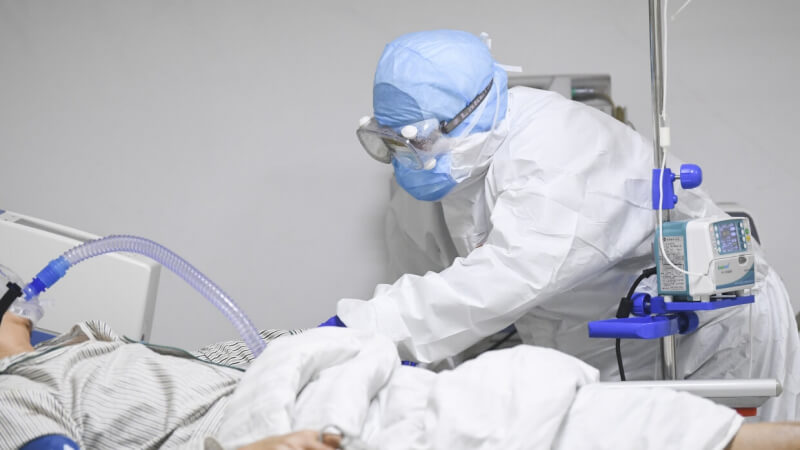 В Бресте вакцинированные от ковида попадают в больницу в семь раз  реже, чем непривитые