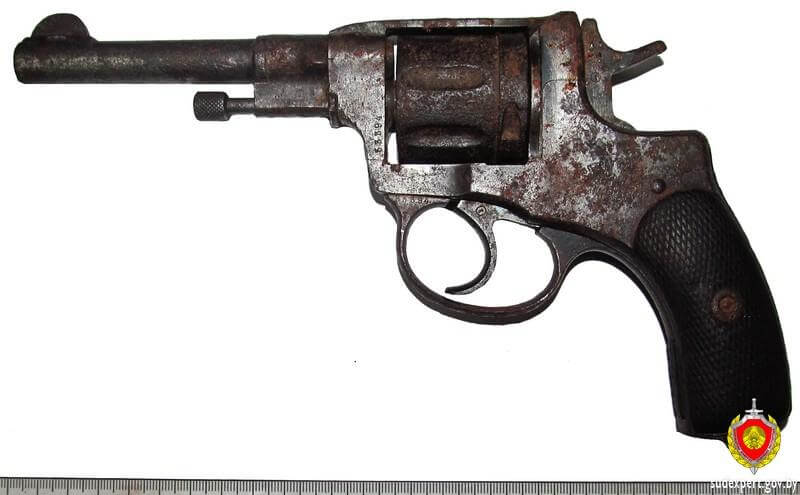 Револьвер 1912 года нашли в Могилеве при ремонте дома