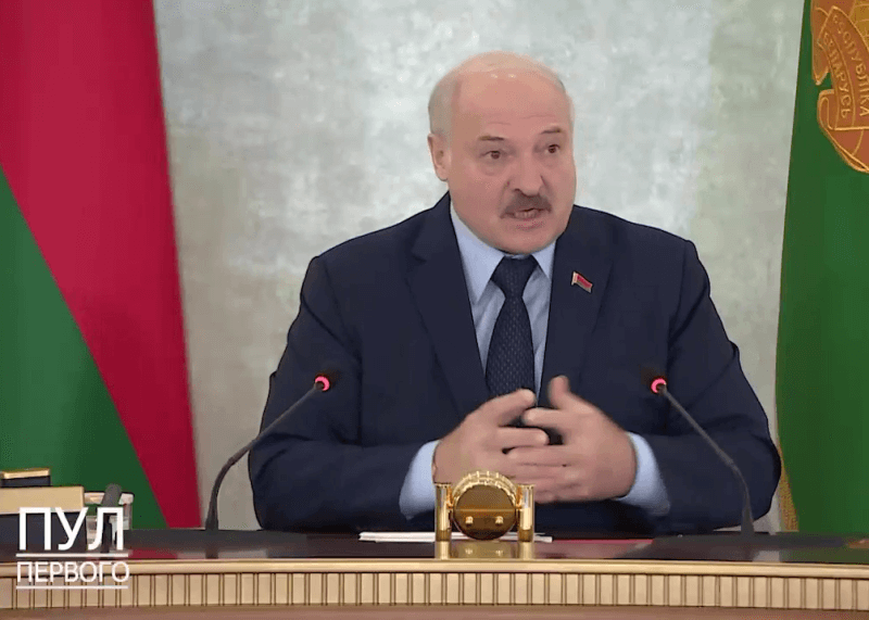 5 поручений Лукашенко с совещания по борьбе с COVID в Беларуси