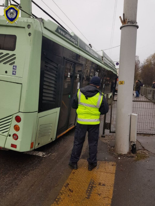 В Минске женщина попала под колёса троллейбуса