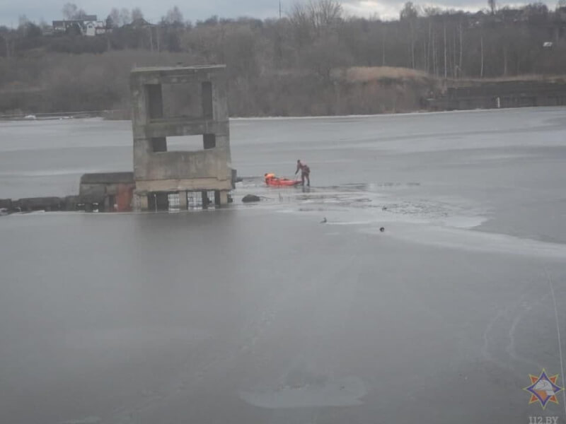 В Могилеве спасли рыбака, который провалился под лед