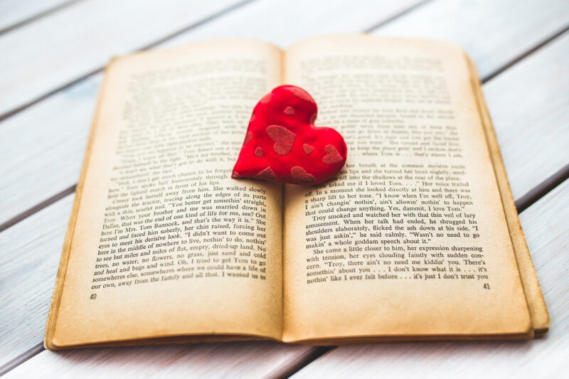 Любовь и страсть в каждой строчке! Новая онлайн-полка в МТС Книги ко Дню святого Валентина