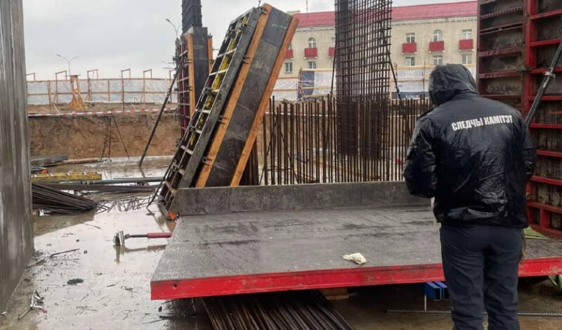 В Минске в результате падения щита погиб рабочий