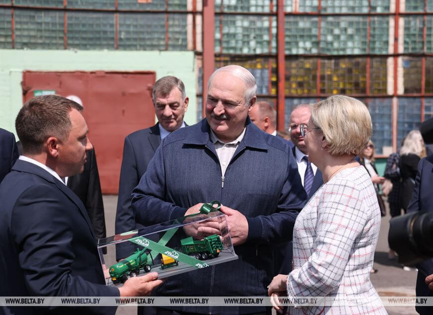 Лукашенко: "Бобруйск - крупный, перспективный город. Мы будем развивать Бобруйск."
