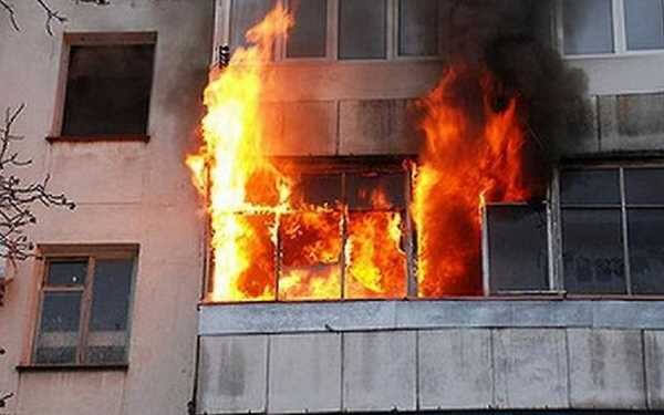 В Осиповичах загорелся балкон квартиры, пострадала и соседняя квартира