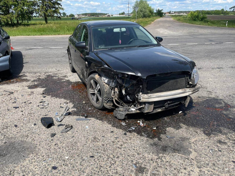 Под Бобруйском водитель Audi не уступил дорогу, в следствие чего разбились две машины, а женщина оказалась в больнице с тяжелыми травмами
