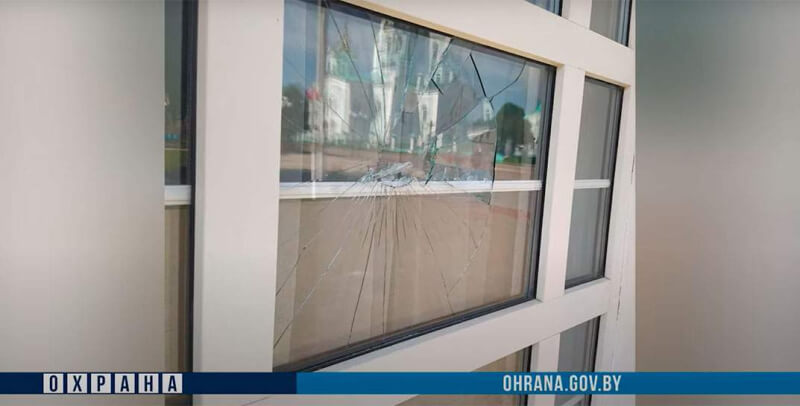 В Хотимске парень разбил окна местного центра культуры