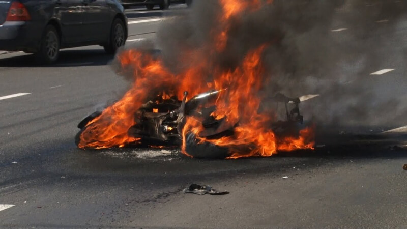 В Осиповичском районе 18-летний парень сам тушил загоревшийся мотоцикл и получил ожоги
