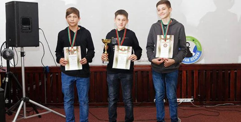 Могилевские подростки завоевали награды на первенствах Беларуси по быстрым шахматам и блицу