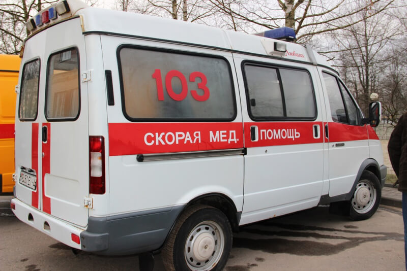 В Минске фельдшер приехала на скорой по вызову, а пациент ударил ее кулаком в лицо