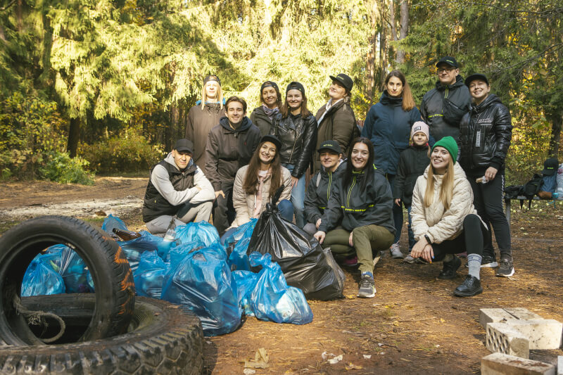 Сотрудники Betera провели уборку в минском лесопарке и собрали 250 кг мусора
