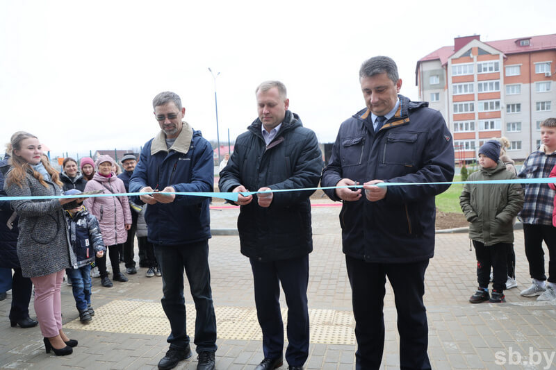 В Агрогородке Полыковичи Могилевского района ввели в строй многоквартирный дом. ключи получили 80 семей