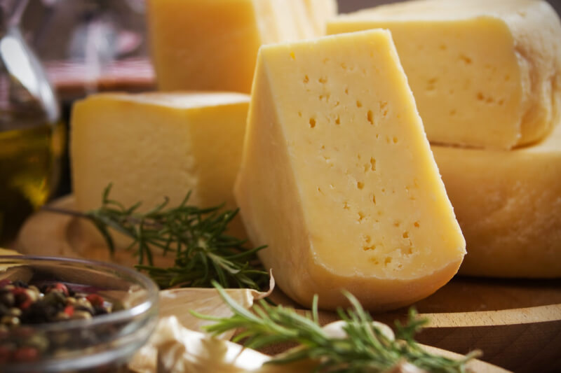В Могилеве будут судить предпринимателя за повышение цены на сыр