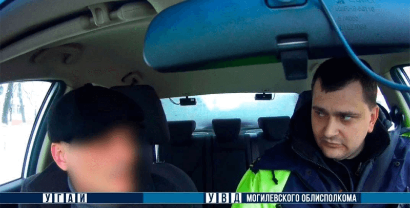 В Бобруйске посреди дня был задержан водитель в сильном алкогольном опьянении