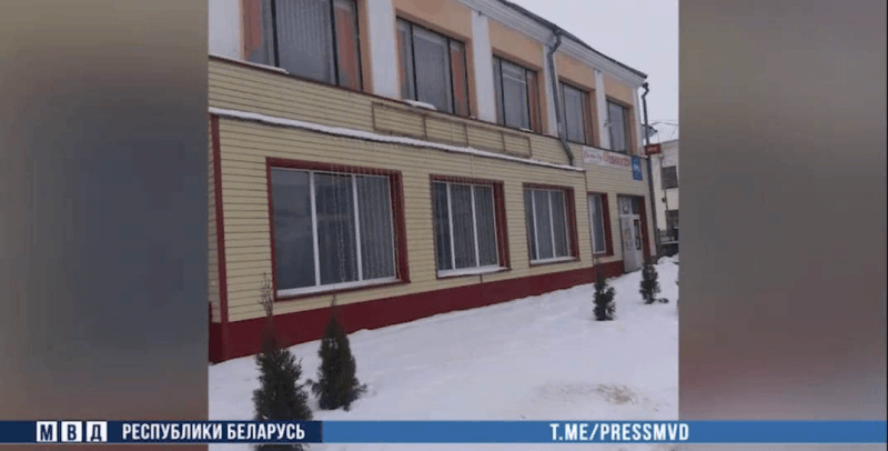 Продавец магазина в Краснополье вынесла из кассы более 75 тысяч рублей