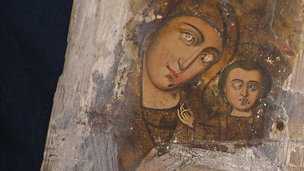 Старинную икону нашли в руинах церкви в Могилевской области