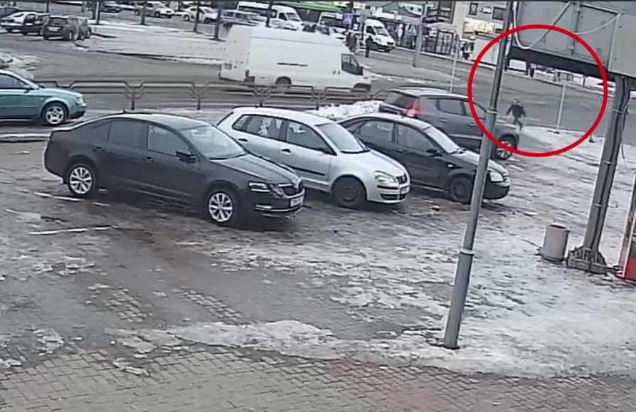 В Могилеве на улице Островского 8-летний ребенок попал под машину