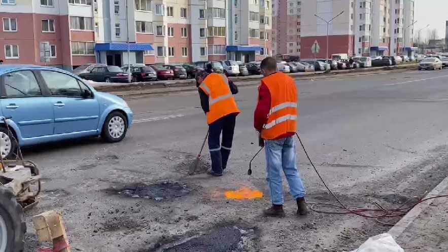 Сегодня семь бригад ремонтируют дороги в Могилеве