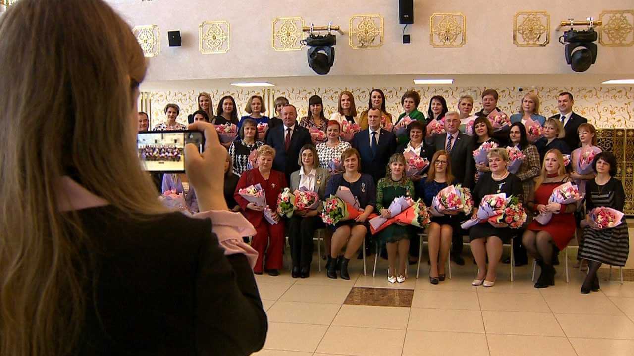 Председатель Могилевского облисполкома Анатолий Исаченко провел торжественный прием женщин