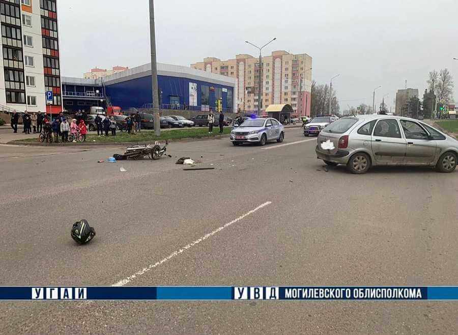 Мотоциклист попал под колеса автомобиля в Бобруйске