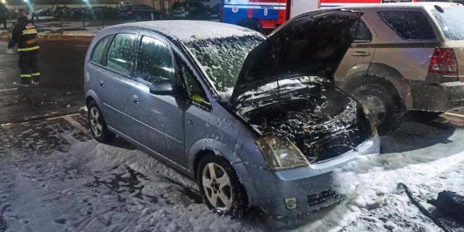 Два автомобиля сгорели на улице Якубовского в Могилеве