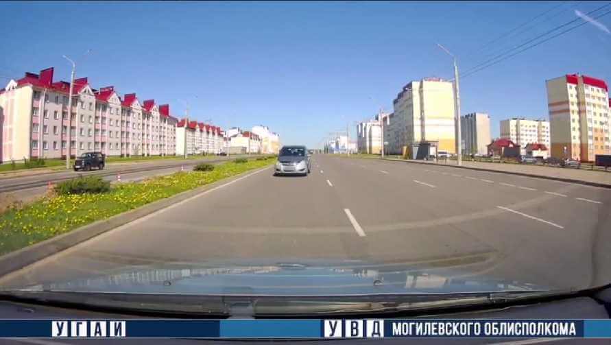 В Бобруйске водитель на Opel ездил по встречной полосе движения