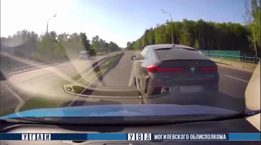 Водитель BMW хотел "проучить" другого водителя и создал аварийную ситуацию на Минском шоссе в Могилеве