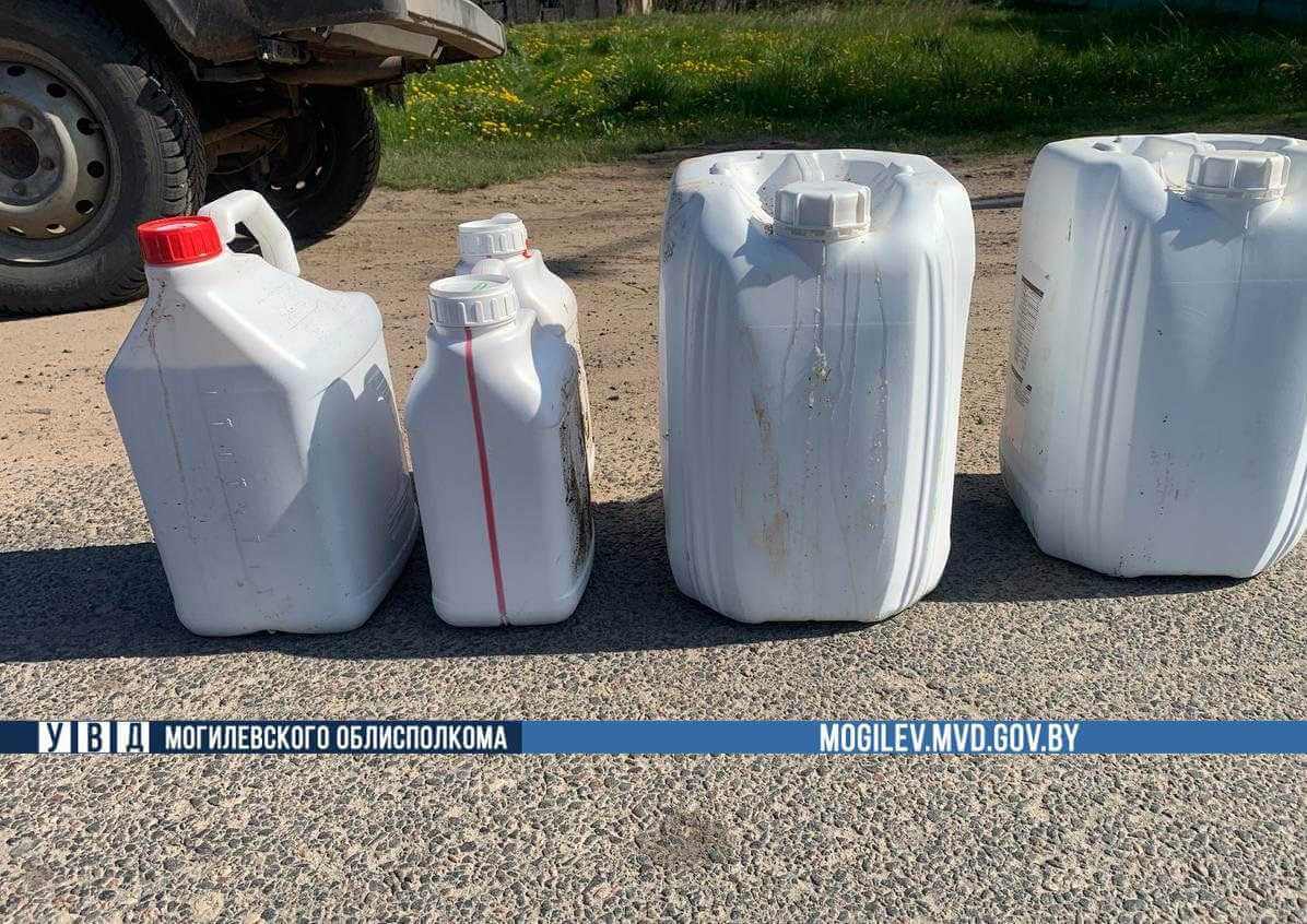 Сотрудник предприятия АПК Осиповичского района украл 30 литров химического средства защиты растений