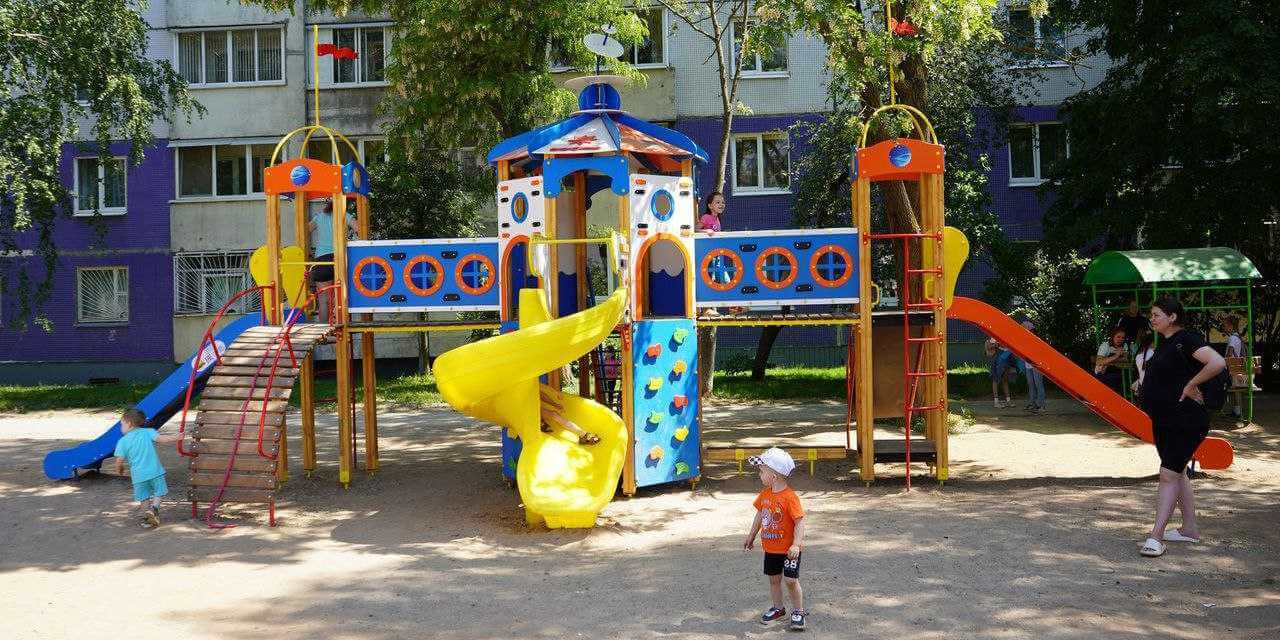 Новую детскую площадку открыли на улице Гришина в Могилеве