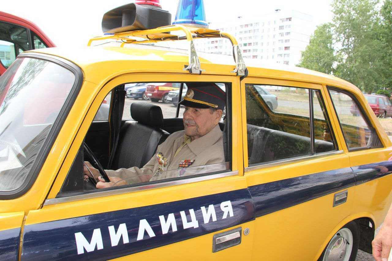 Ветеран передал ГАИ Могилева свой ретро-автомобиль