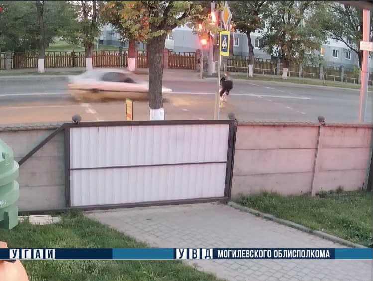 14-летняя велосипедистка и автомобиль Nissan столкнулись на улице Первомайской в Могилеве