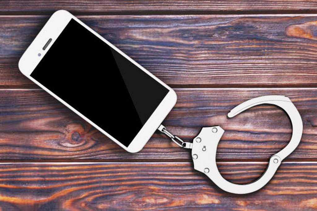 Могилевчанин обманом унес чужой телефон из кафе на Привокзальной площади