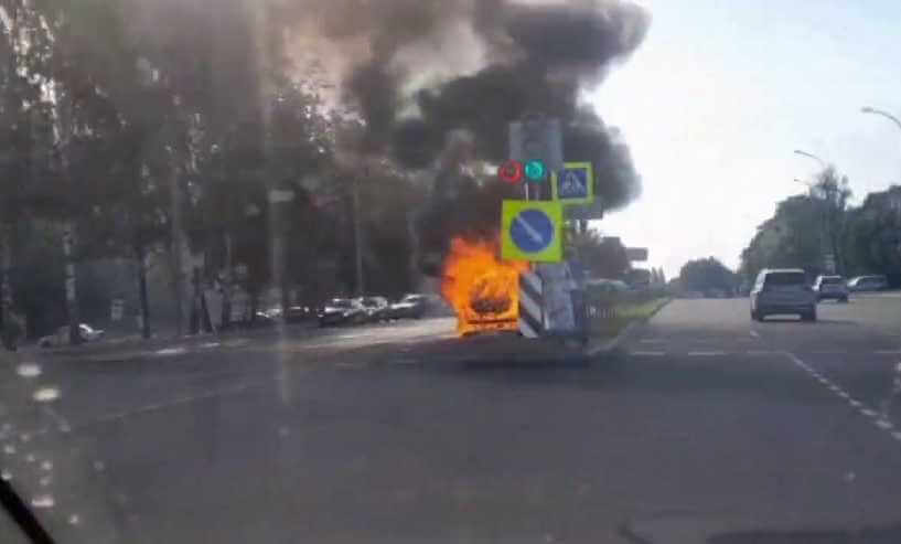 Автомобиль сгорел на улице Якубовского в Могилеве