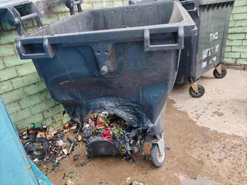 На ул. Криулина в Могилеве горели мусорные контейнеры
