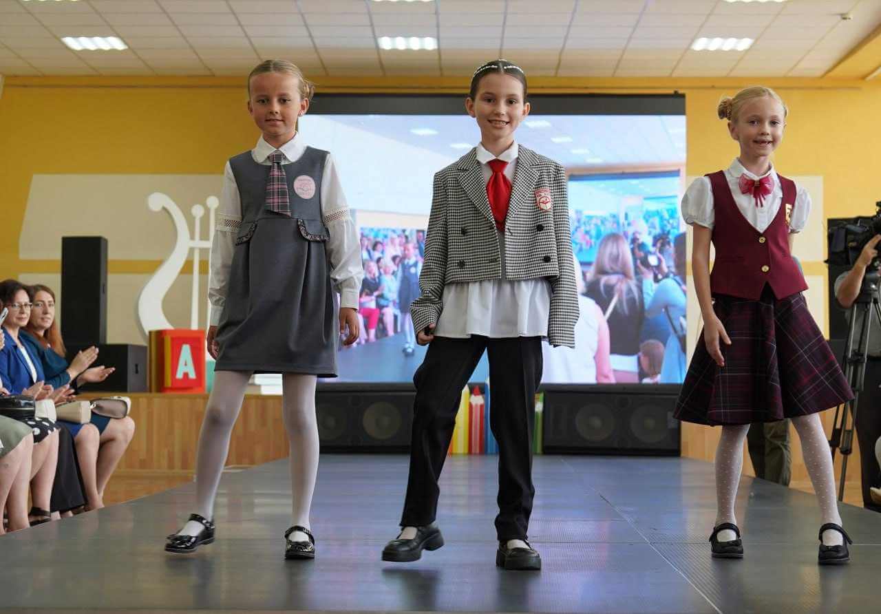 Новую школьную форму показали на областной конференции педагогов в Могилеве