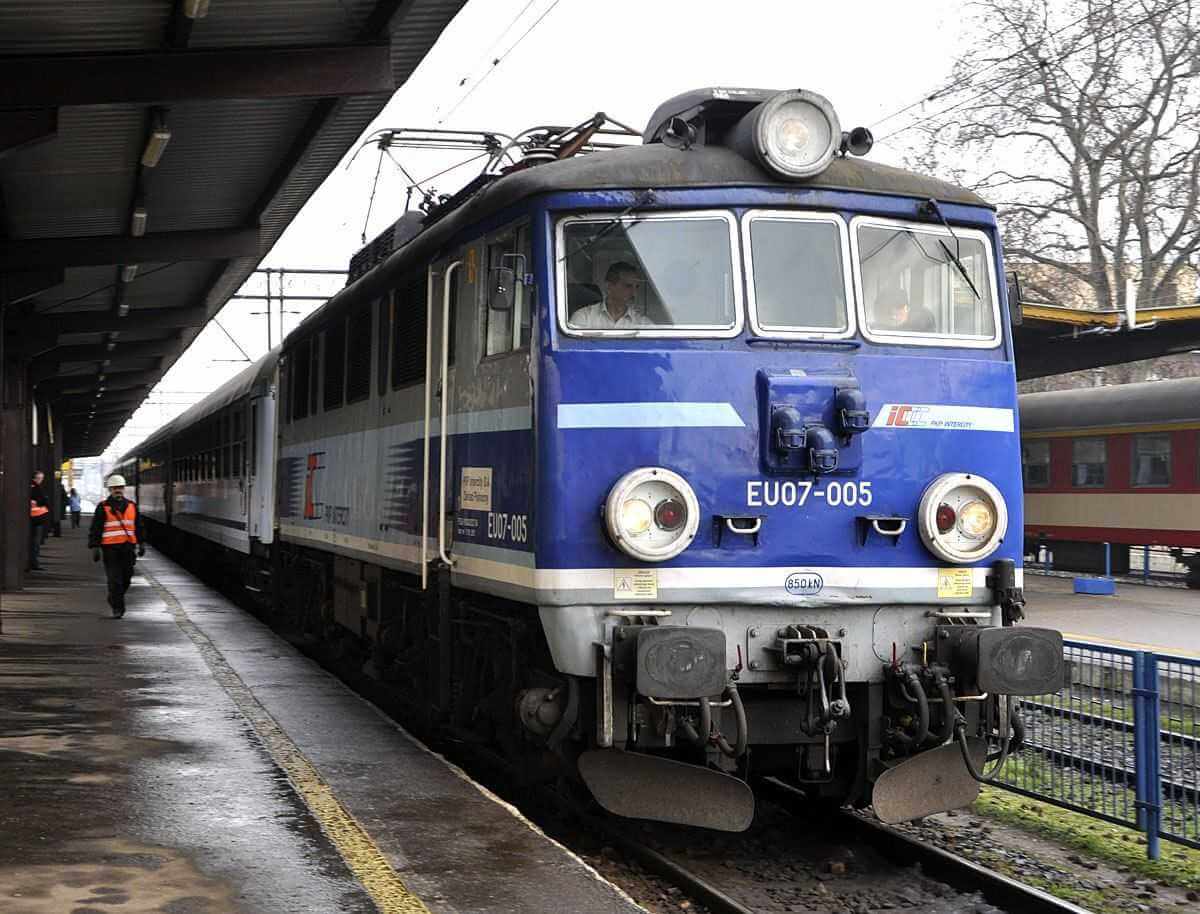 В Польше из-за гимна России встали поезда