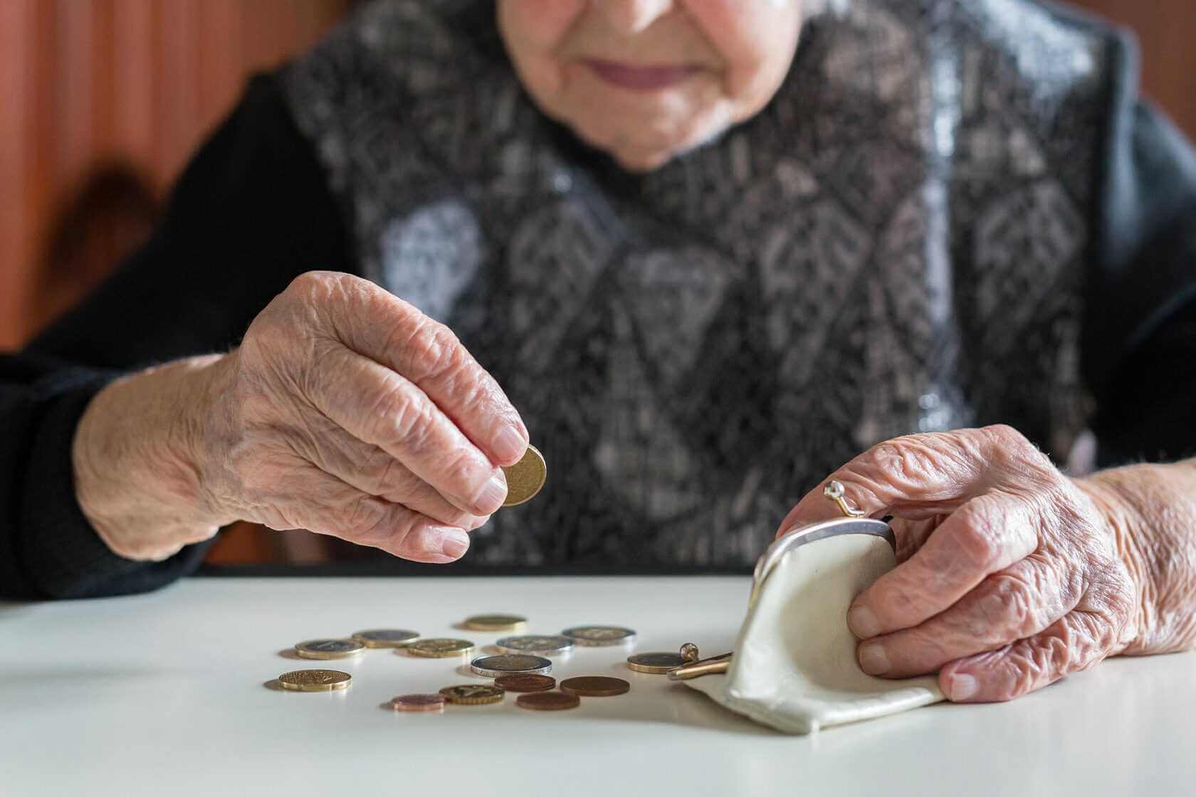 Могилевчанин помогал пенсионеру по хозяйству и украл у старика 600 рублей