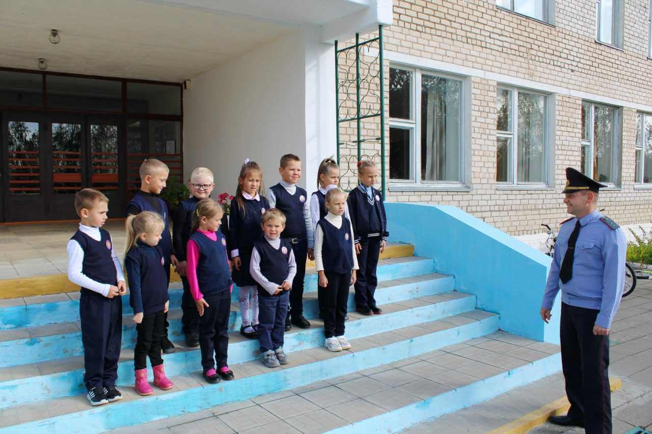 1300 рублей передал на развитие сельской школы передал милиционер из Костюковичей